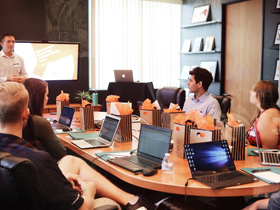 Folha de plástico PP / PESheet Rolls para bandejas de alimentos Folha de plástico PP / PESheet Rolls para bandejas de alimentos